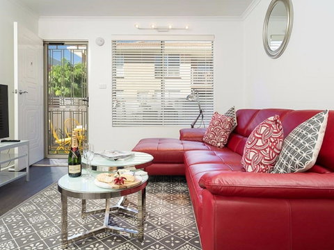 Understated Elegance - Affordable Luxury - Accommodation Kalgoorlie 2