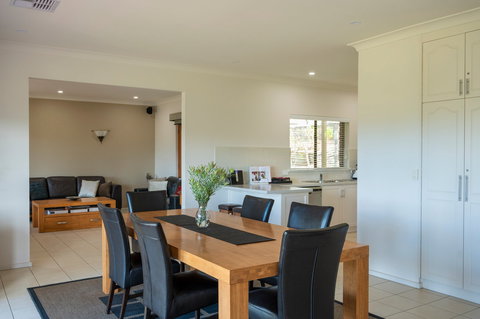 131 - Heart Of The Vale - Accommodation Kalgoorlie 2