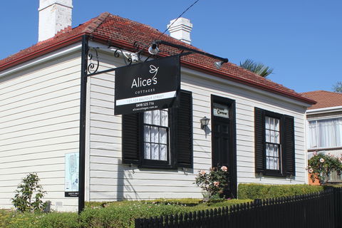 Alice's Cottages - Accommodation Kalgoorlie 0