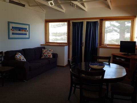 Blue Manna Waters – Apartment A - Accommodation Kalgoorlie 0