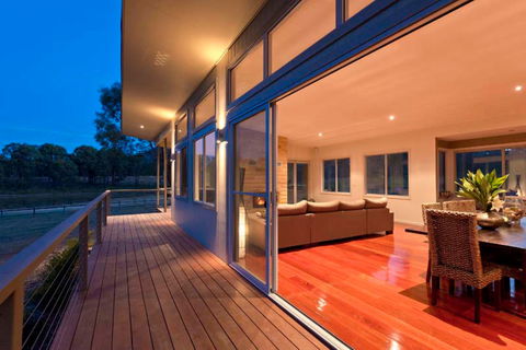 Blue  Cliff Retreat - Accommodation Kalgoorlie 2