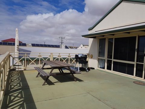 Blue Manna Waters - Apartment B - Accommodation Kalgoorlie 0