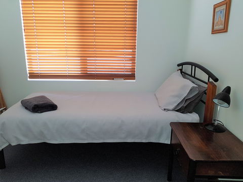 Blue Manna Waters - Apartment B - Accommodation Kalgoorlie 2