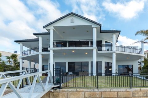 Port Lincoln Marina Luxury Escape - Accommodation Kalgoorlie 1