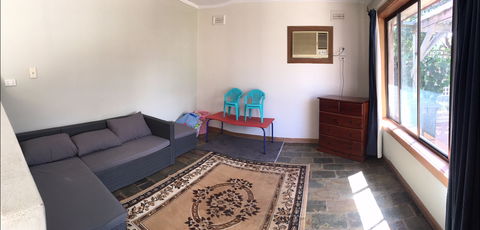 Stopover On Ocean Avenue - Accommodation Kalgoorlie 1