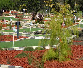 18 Hole Mini Golf - Club Husky - Accommodation Kalgoorlie 0