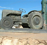 Ferguson Tractor Monument - Accommodation Kalgoorlie
