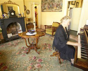 Jerilderie Historic Residence - Historic Home And Gardens - Accommodation Kalgoorlie 3