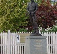 Alexander Cameron Statue - Accommodation Kalgoorlie