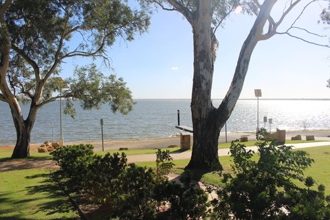 Lake Bonney - Accommodation Kalgoorlie 2