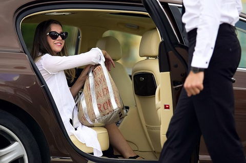 Adelaide Airport (ADL) To City Center To Airport - Private Transfer - Accommodation Kalgoorlie 1