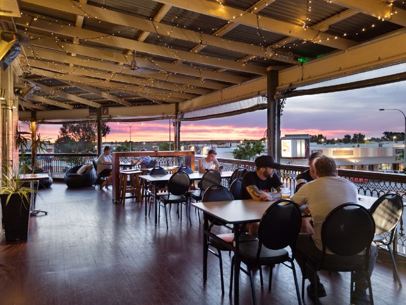 Outdoor and Al Fresco Dining