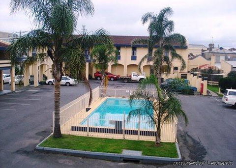 Econo Lodge Hacienda International - Accommodation Kalgoorlie 0