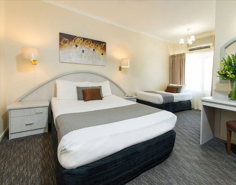 Adelaide Royal Coach - Accommodation Kalgoorlie 3
