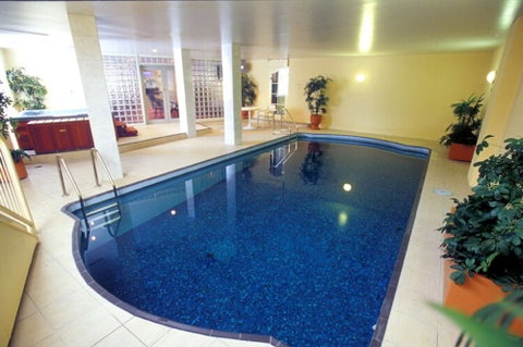 Adelaide Royal Coach - Accommodation Kalgoorlie 1