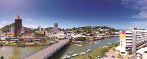 Oaks Townsville Gateway Suites - Accommodation Kalgoorlie 0