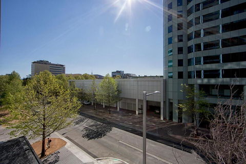 Accommodate Canberra Manhattan On The Park - Accommodation Kalgoorlie 5