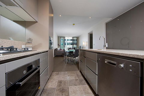 Accommodate Canberra Manhattan On The Park - Accommodation Kalgoorlie 4