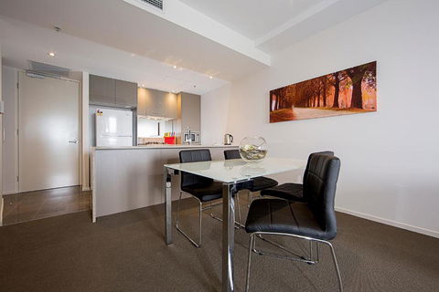 Accommodate Canberra Manhattan On The Park - Accommodation Kalgoorlie 6