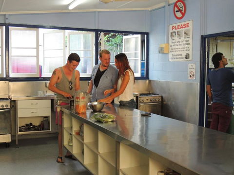 Reef Lodge Backpackers - Accommodation Kalgoorlie 2