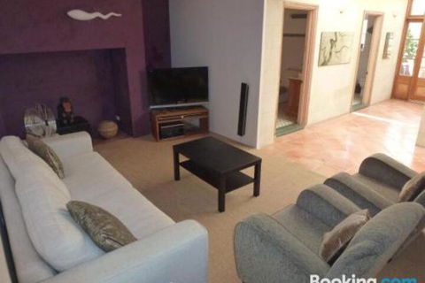 The Russell House - Accommodation Kalgoorlie 2