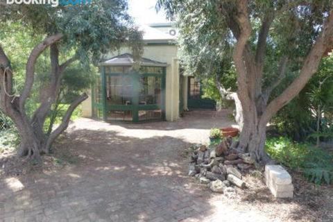 The Russell House - Accommodation Kalgoorlie 5