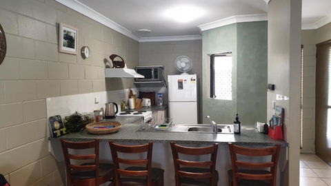 A City Retreat 2BR Apartment Reid Park Townsville - Accommodation Kalgoorlie 6