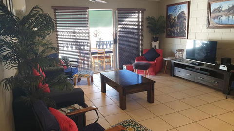 A City Retreat 2BR Apartment Reid Park Townsville - Accommodation Kalgoorlie 5