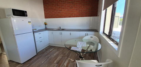 Beachcomber Holiday Units - Accommodation Kalgoorlie 6