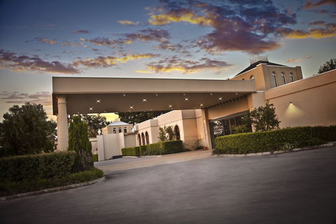 Shangri-La Gardens - Accommodation Kalgoorlie 0