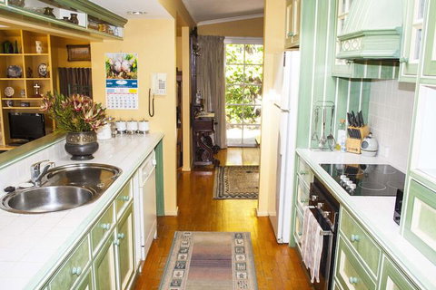 Bygone Beautys Cottages - Bronte Cottage - Accommodation Kalgoorlie 2