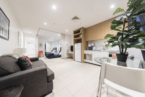 Luxury River Views Apartment - Accommodation Kalgoorlie 3