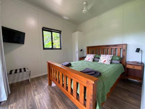 Mena Creek Flower House - Accommodation Kalgoorlie 3