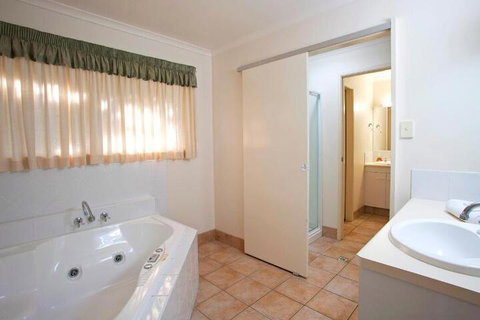 Verandahs - Accommodation Kalgoorlie 3