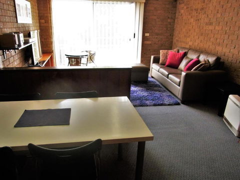A Furnished Townhouse In Goulburn - Accommodation Kalgoorlie 5