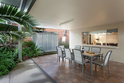 Rawsons Retreat Five Bedroom Home Walk CBD Includes Breakfast - Accommodation Kalgoorlie 1