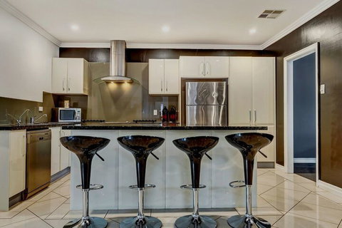 Hollywood Tree House - Accommodation Kalgoorlie 4