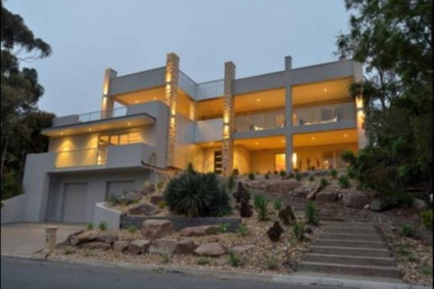 Hollywood Tree House - Accommodation Kalgoorlie 3