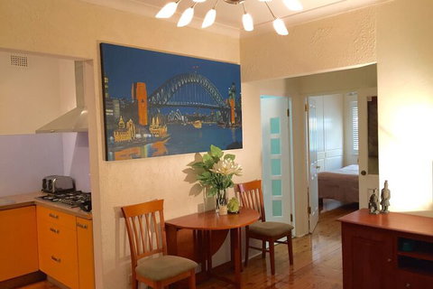 Art Deco Gem In Thriving Mascot - Accommodation Kalgoorlie 3