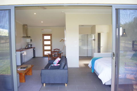 Manzanillo Grove Villa - Accommodation Kalgoorlie 2
