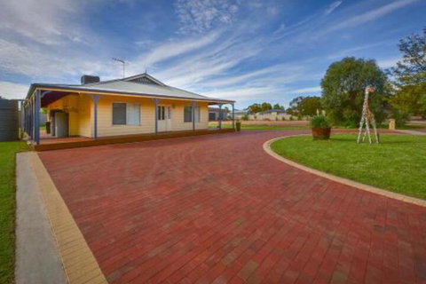 Lake Tyrrell Accommodation - Accommodation Kalgoorlie 0