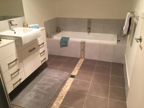 Paradise By The Bay - Accommodation Kalgoorlie 6