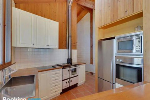 Tinderbox Cliff House - Accommodation Kalgoorlie 4