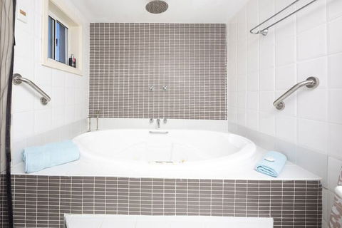 La Casa - Accommodation Kalgoorlie 6