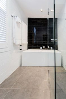 Bespoke On Main - Accommodation Kalgoorlie 0