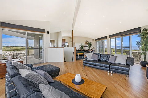 HEARNS BEACH HOUSE - Accommodation Kalgoorlie 1
