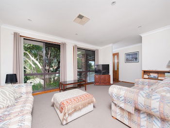 Wildflowers At Fingal Bay - Accommodation Kalgoorlie 1