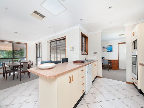 Wildflowers At Fingal Bay - Accommodation Kalgoorlie 4