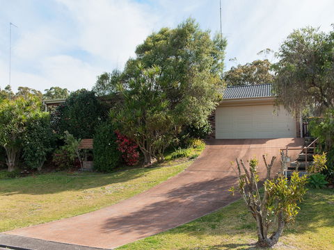 Wildflowers At Fingal Bay - Accommodation Kalgoorlie 0
