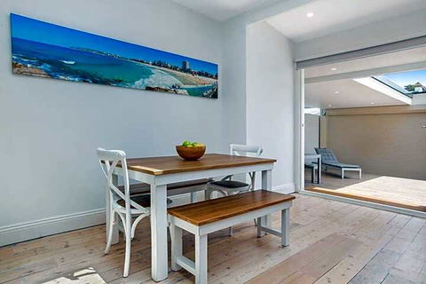 Stylish Manly Beach House Moments From Beach - Accommodation Kalgoorlie 5